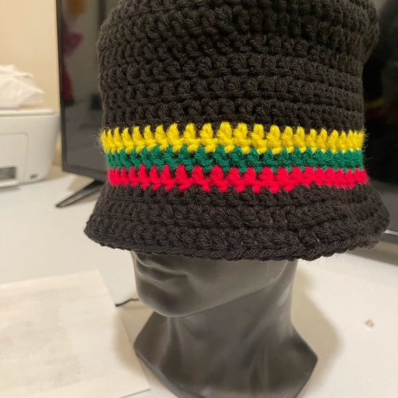 Knitted Hat. Black. New. Adult. One size. - Picture 3 of 6